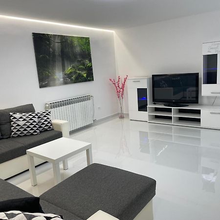 Apartment White Zagreb - Private Parking&Garage Εξωτερικό φωτογραφία